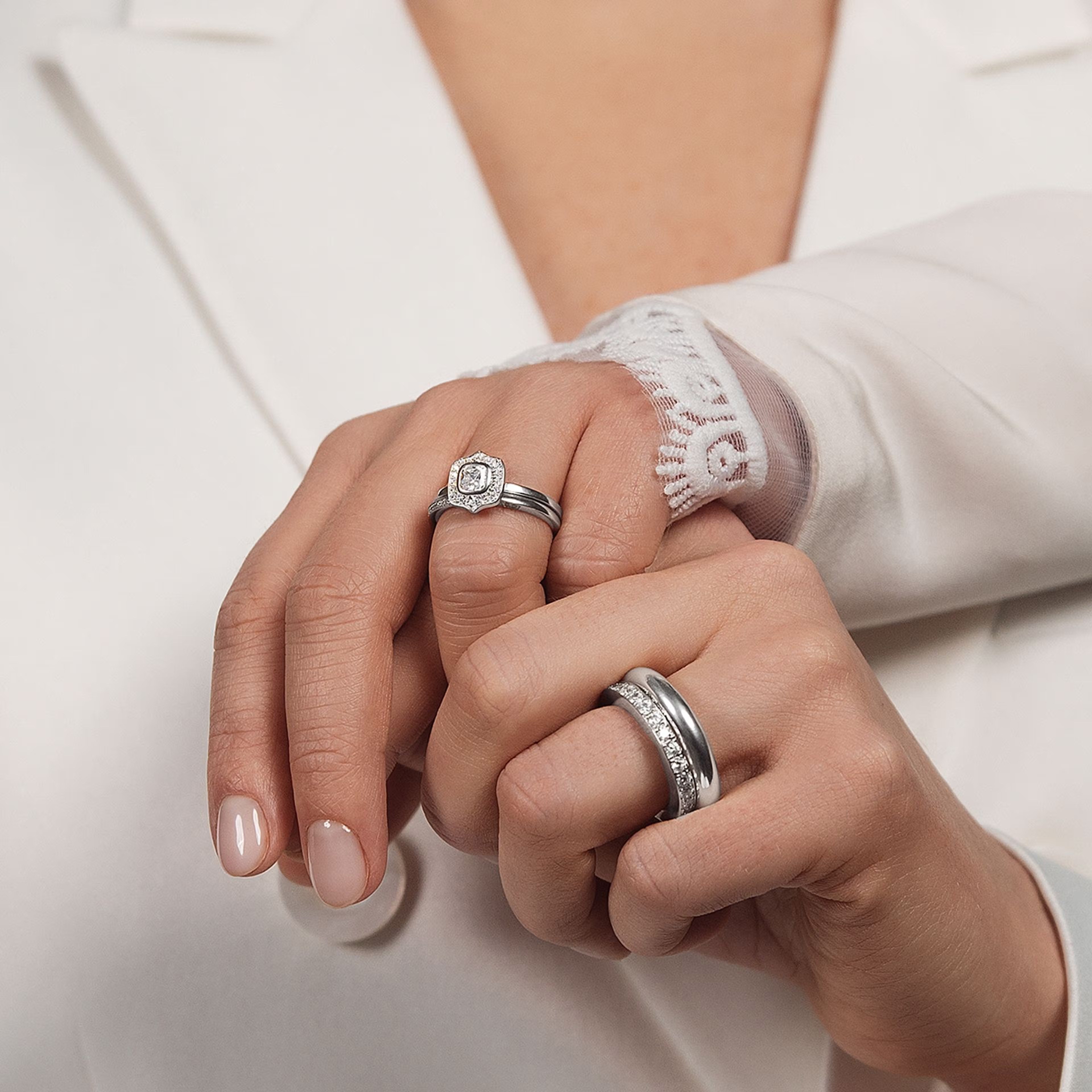 Elegance ring with diamond